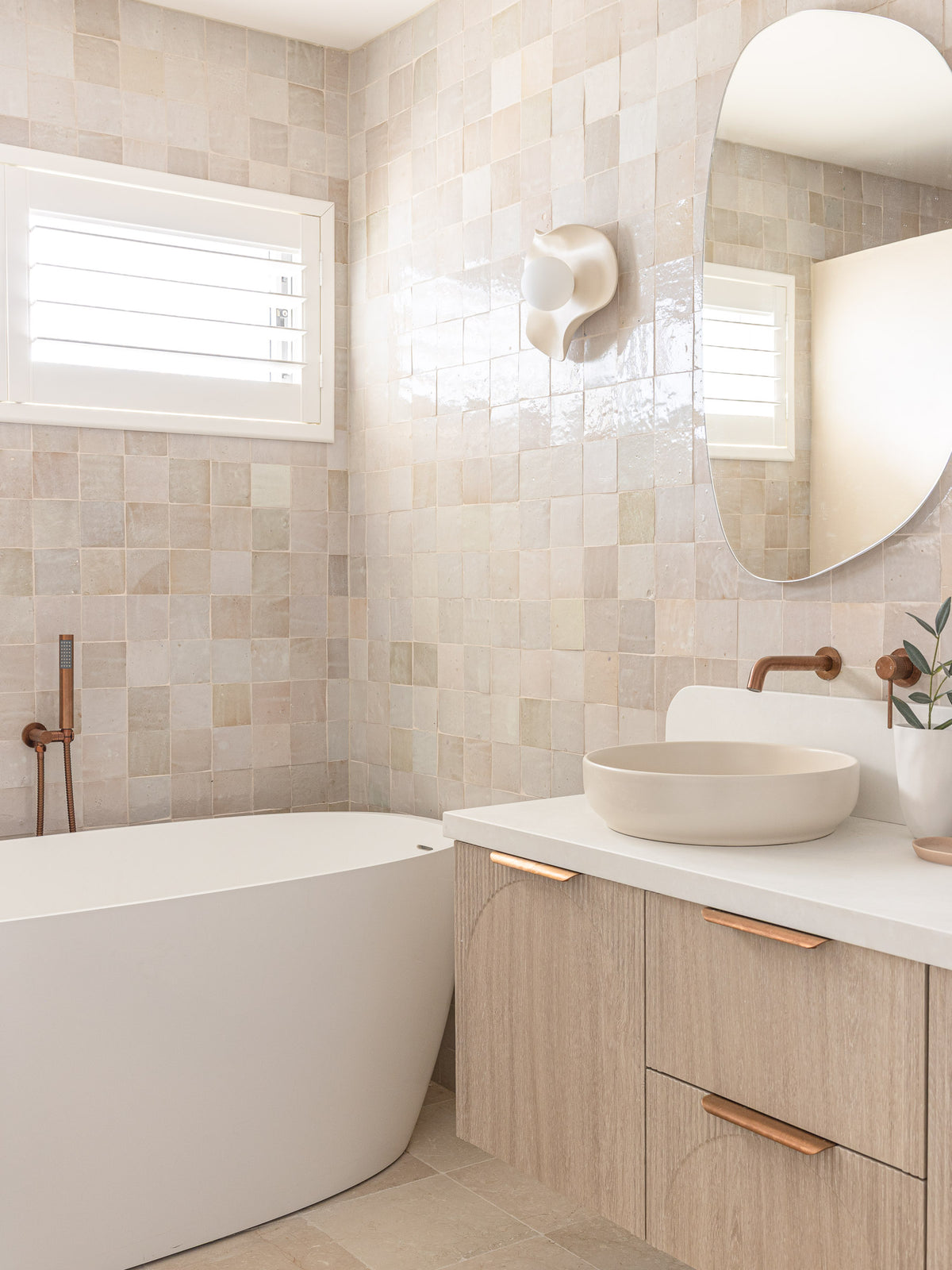 HAAUS 7 Main Bathroom 01 (WR02)