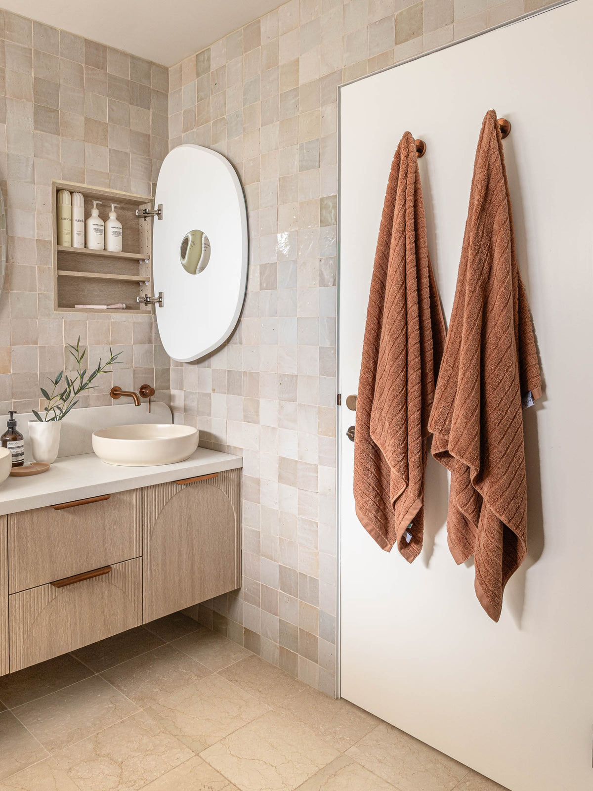 HAAUS 7 Main Bathroom 04 (WR05)