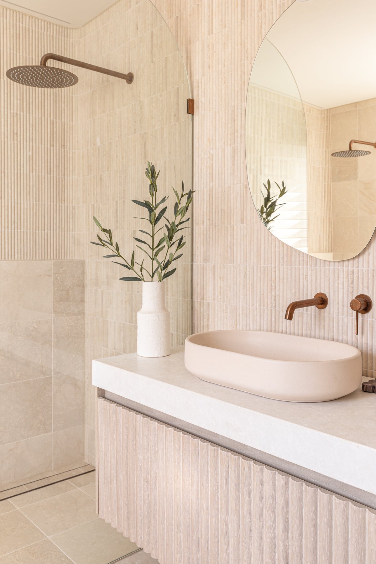 HAAUS 7 Main Ensuite Sink HR01