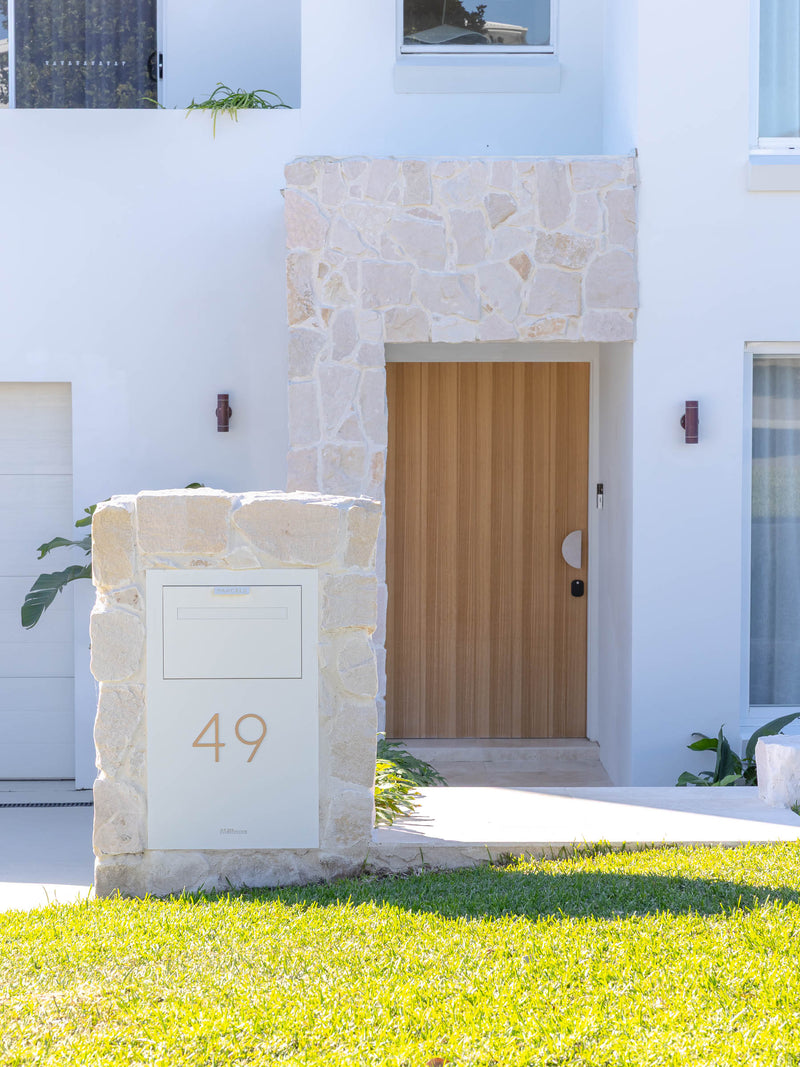 HAAUS.7 mailbox column with 49 number and timber front door